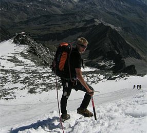 In den Bergen verläßt man sich auf die Qualität der Ausbildung und auf die Erfahrung der Bergführer.