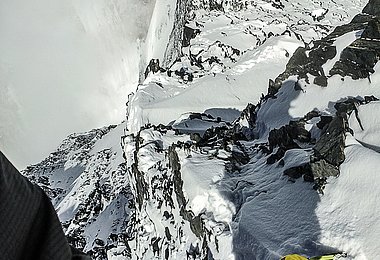 Hansjörg Auer gelingt Solo-Erstbegehung am Lupghar Sar West (Foto: Hansjörg Auer)