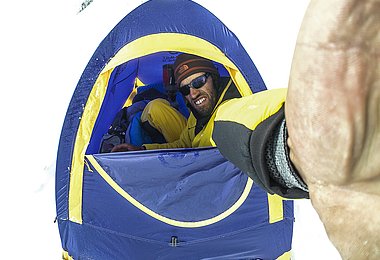 Hansjörg Auer gelingt Solo-Erstbegehung am Lupghar Sar West (Foto: Hansjörg Auer)