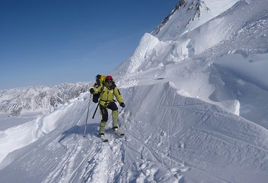 Bei der Abfahrt mit Skiern beim Abstieg vom Mount Logan