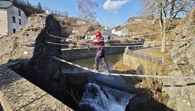 Die Seilbrücke beim Hexenfall - Klettersteig Neuerburg