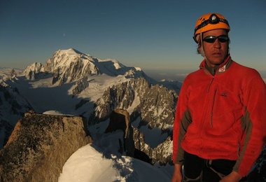 Miha Valic auf dem Gipfel des 82ten 4000er - Les Droites © Miha Valic