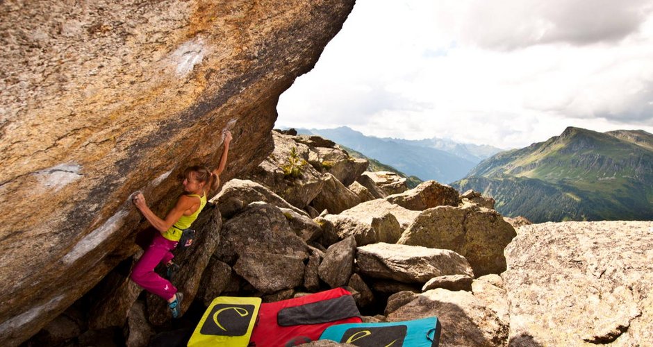 Angy Eiter in "Shining, 8a" ein Klassiker auf der Silvretta (c) Mia Eck