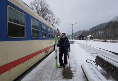 Die Anreise mit der Bahn zur Skitour ist in der Regel problemlos.