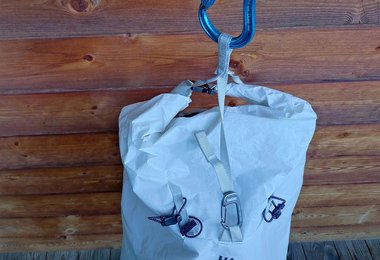 Den Alpin Hauler Rucksack kann man im Handumdrehen zum Haulbag machen.