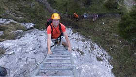Auf der Leiter - Beginn Tegelbergsteig Klettersteig