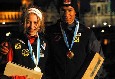 Happy Winners Angela & David vor dem Dresdner  Schloß   © Mike Jäger