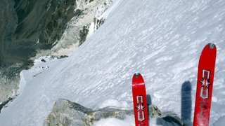Tiefblick in die Diamirflanke bei der Skiabfahrt