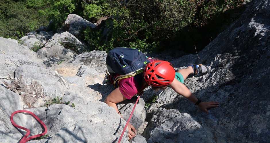 Der Gravity Pitch 12 liegt sehr gut am Rücken an.