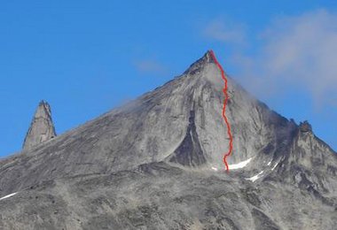 Die 400 m hohe Südwand der KETIL-PYRAMIDE mit der Erstbegehung "LOST FRIENDS"