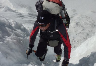 Die letzten steilen Meter zum Gipfelgrat des Island Peak Bild: G.Kaltenbrunner