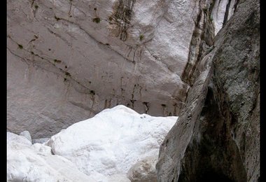 Schwimmen in der goroppu Schlucht © Adrian Schiess