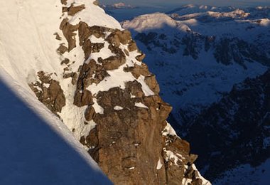 Ueli am Gipfel der Grandes Jorasses © Jonathan Griffith