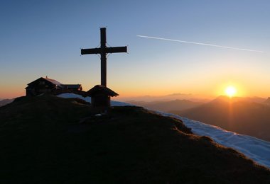 Gamskarkogelhütte (2465 m) bei Sonnenaufgang