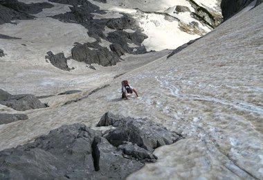 Start in die neue Bergsaison: Achtung auf alpine Gefahren und winterliche Bedingungen (c) bergsteigen.com