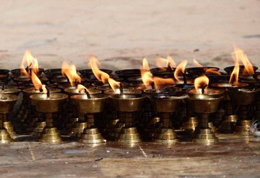 Butterlampen bei der großen Stupa in Bodnath  © G.Kaltenbrunner