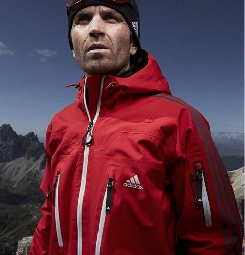 Thomas Huber in der eigens für die Antarktis Expedition gefertigten Terrex Jacke.