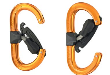 Der FIFTY:FIFTY Karabiner von AustriAlpin, bei diesem Karabiner lässt sich der Schnapper oben und unten öffnen.