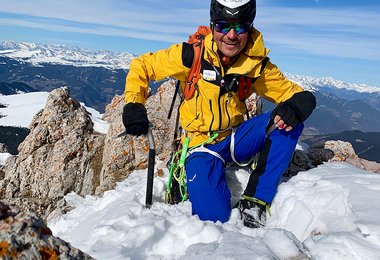 Simon Gietl auf einem der Gipfel - Winter-Soloüberschreitung der Geislerspitzen