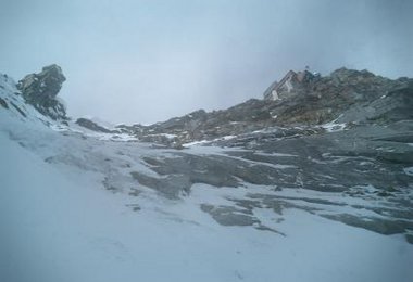 Unter dem Ausstieg der Nordwandrinne des Sonnblicks - hier wurde mit der Abfahrt gestartet, der letzte Teil hatte keinen Schnee.