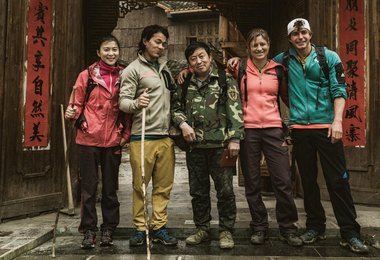 The four climbers and their local guide Jiujiuxiang. (c) adidas Outdoor / Franz Walter