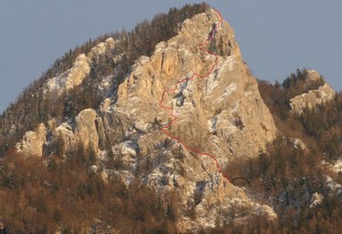 Die Röthelstein Südwestwand mit der Linie des „Fontanesteiges“