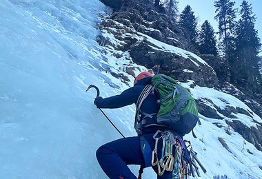 Unterwegs am Eisfall mit den neuen Camp X-Dream Eisgeräten