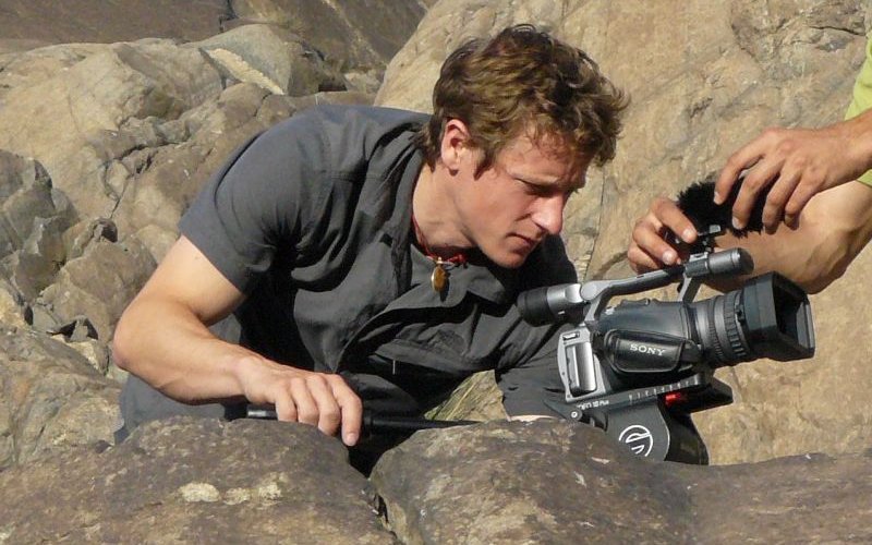 David Göttler beim Filmen am Karakorum Highway