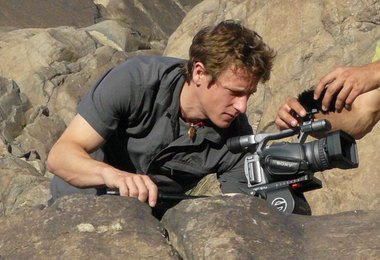 David Göttler beim Filmen am Karakorum Highway