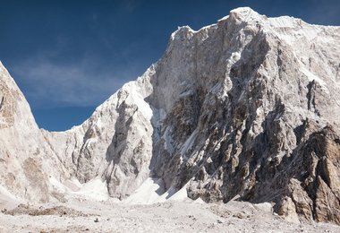 Der Lunag Ri an der Grenze zwischen Nepal und Tibet. Foto: Mammut/Red Bull Content Pool