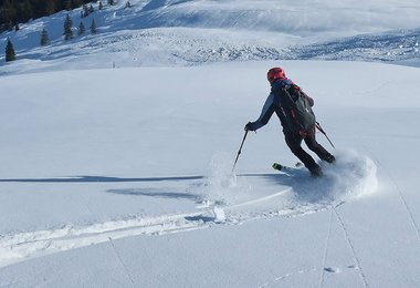 Bei der Abfahrt mit dem Atomic Backland Skitourenhelm.