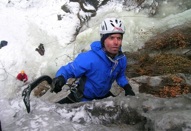 Hansjörg Mair testete die neuen Eisgeräte im Kitzgarten; Foto Erhard Mitsche