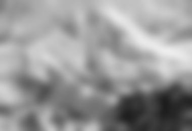 Basislager vor Denali Südwand. In Bildmitte verläuft die Cassin Ridge zum Kahiltna Horn, 6136 m