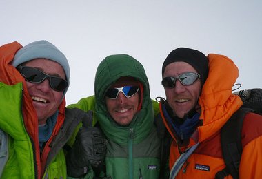 Marko, Vince und Steve am Gipfel des K7W. Foto Archiv Prezelj