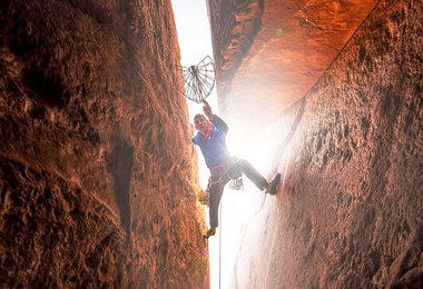 Beim Klettern mit dem Camalot Nr. 21