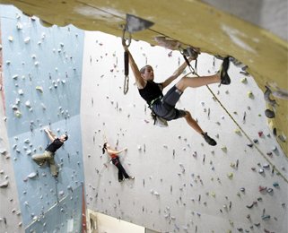 Die Kletterhalle hat 1250 qm Kletterfläche und ist bis 17 m hoch