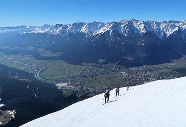 Oft sind Skitouren bis weit ins Frühjahr hinein möglich