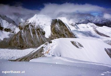 Blick zum Hochlager 1 beim Aufstieg zu Hochlager 2