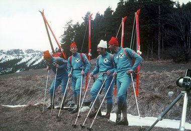 1971 - Die Gruppe mit Robert Kittl, Klaus Hoi, Hansjörg Farbmacher und Hans Mariacher (c) Klaus Hoi / Red Bull Content Pool