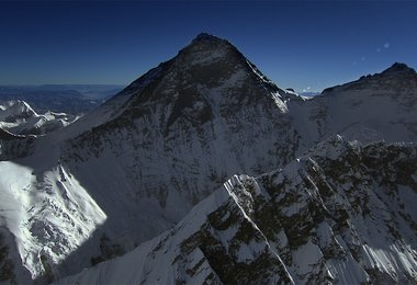 Der Mount Everest, 8848 m, Reinhold Messner erreichte den Gipfel zusammen mit Peter Habeler als erster ohne Flaschensauerstoff.