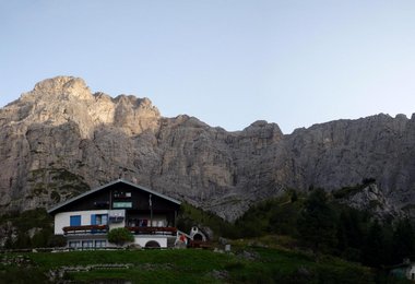 Die gesamte Schiara Gruppe - ein perfekter Ferrata Playground über dem Rif. 7° Alpini (c) Andreas Jentzsch