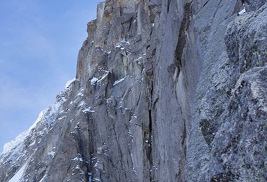 Ueli Steck in der ersten Crux (c) Jonathan Griffith