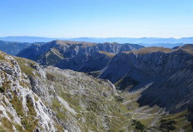 Das Bergpanorama am Hoschwab-Gipfel in der Steiermark (c) bergsteigen.com