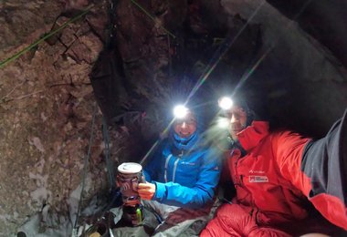 06_Biwak unterhalb des Plattenpfeilers. Foto F. Miller