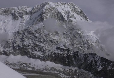 The terrifying wall of Chamlang and another strong memory © Marek Holeček / Mammut