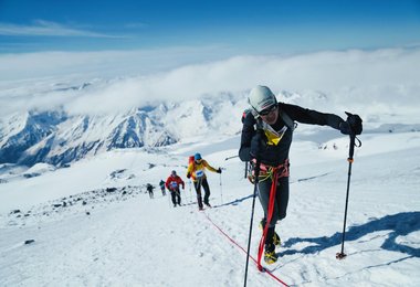 Eisige Verhältnisse mit optimaler Rennbetreuung beim  Red Fox Elbrus Race 2021 (c) Red Fox