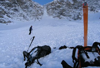 Liegt man unter den Schneemassen ist es meist zu spät..