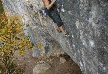 Michael Kemeter bei einer free solo Begehung der Route ''Mandala'' im unteren 10. Grad; Foto: Günther Bryjak