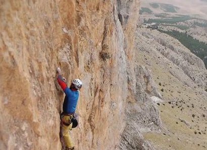 Video: Neutour - Red, Moon and Star