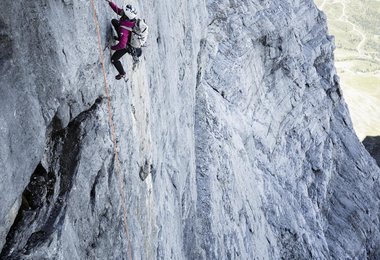 Fay Manners in Solar Eclipse am Eiger @ John Thornton